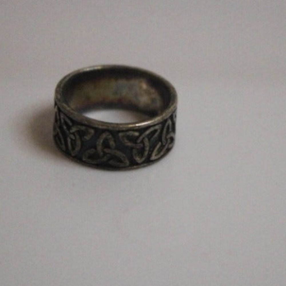 Celtic knot ring